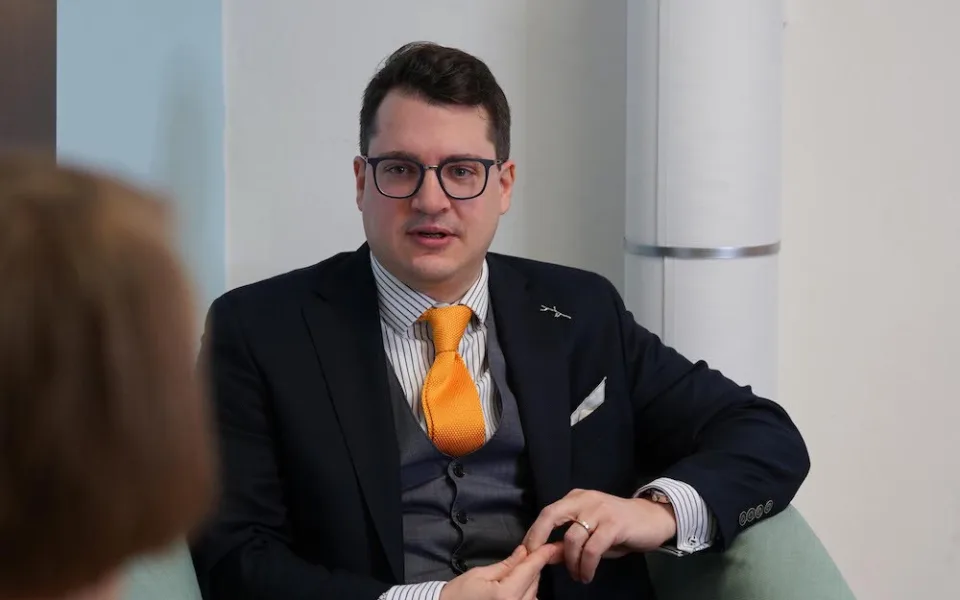 Nové návykové látky potřebují především regulovat. Zákaz by přinesl negativní důsledky, říká adiktolog.