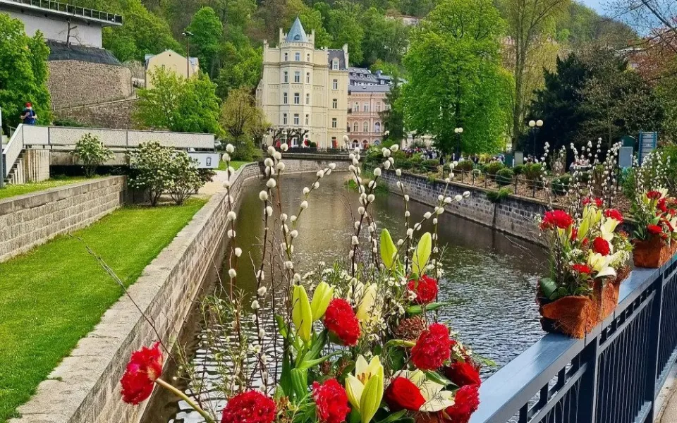Karlovy Vary dnes zahájily 666. lázeňskou sezonu, stále chybí delší pobyty