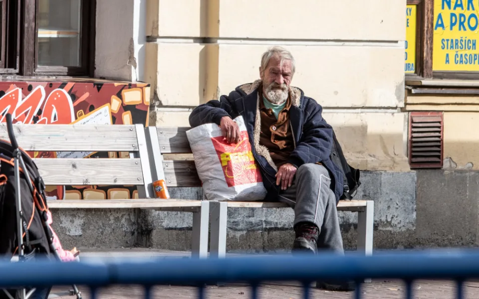 Lidé bez domova dluží za pokuty v Sokolově přes milion, vymahatelnost je nulová