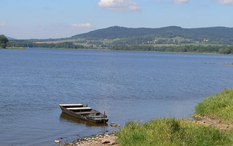 V Karlovarském kraji je voda v koupalištích až na výjimky dobrá