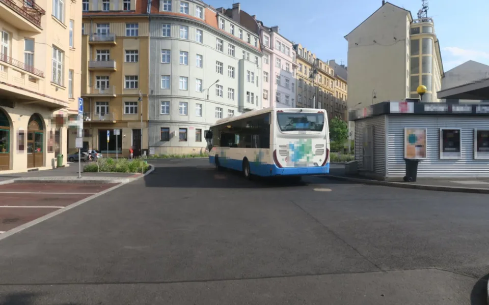 Ženu srazil autobus, vážným zraněním na místě podlehla