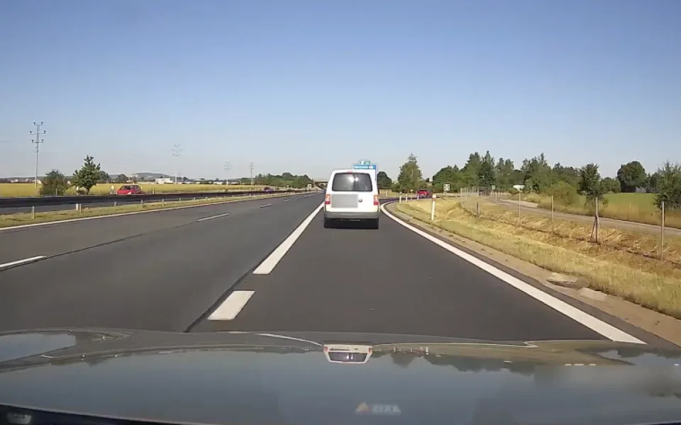 VIDEO: Opilý řidič překročil rychlost o více než 50 kilometrů za hodinu