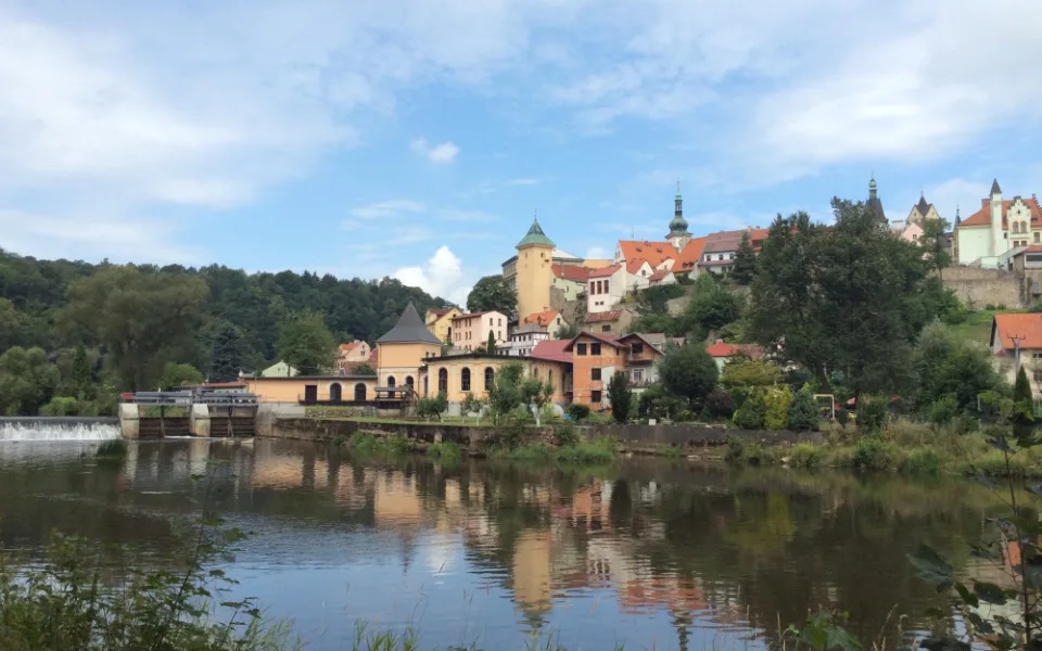 K oblíbeným turistickým cílům patří Loket 