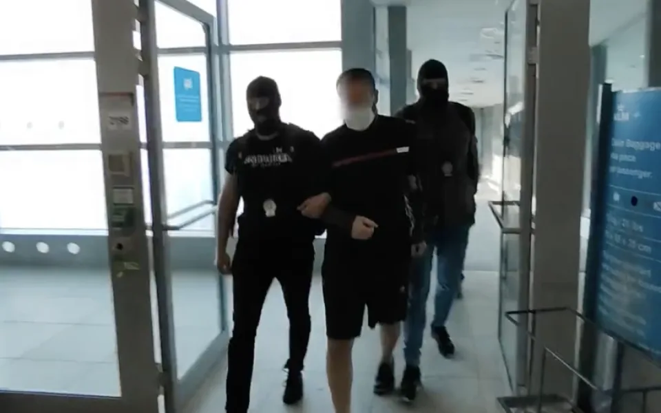 Hledaného muže z Karlovarského kraje zadržela policie v Koreji a vydala ho do Česka