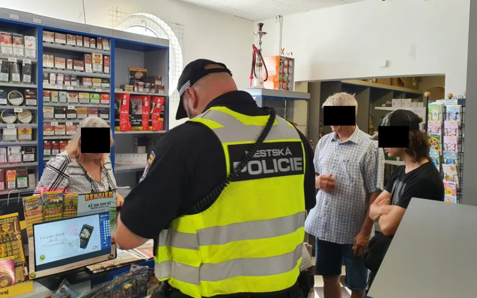 Kontroly prodeje alkoholu mladistvým. Tři ze sedmi prodejen prodaly