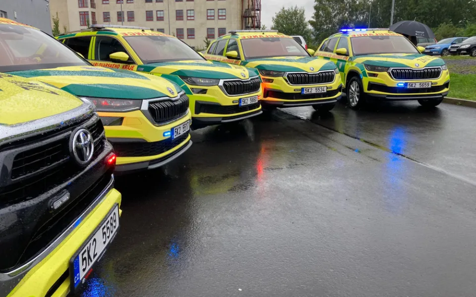 Karlovarští záchranáři dostanou 19 nových vozů. Nákup vyjde na 44 milionů korun