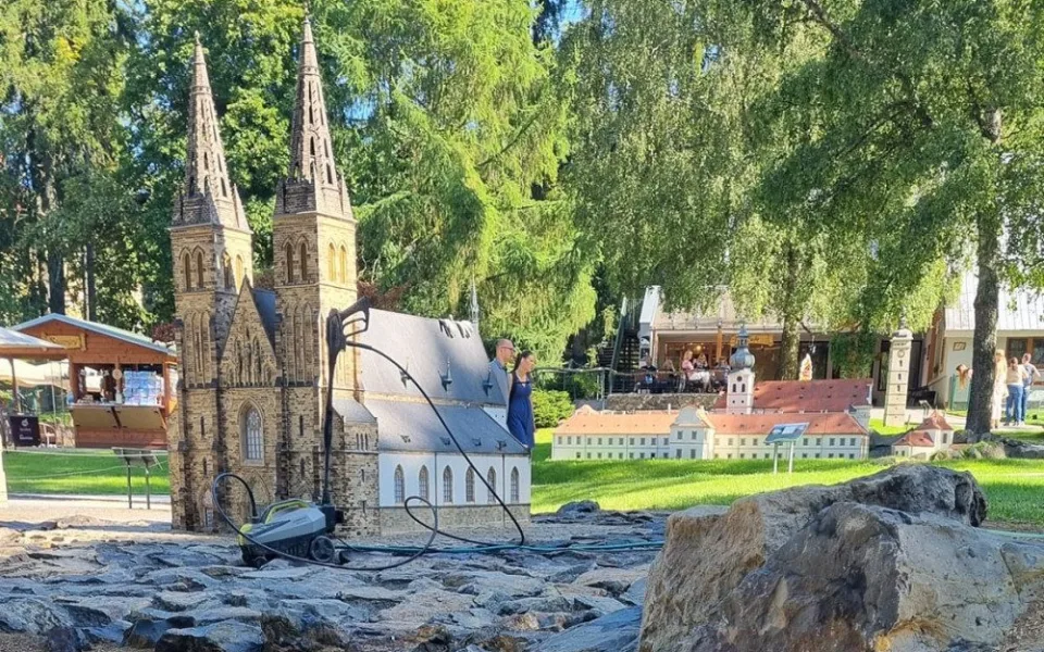 Park Boheminium v Mariánských Lázních nově láká návštěvníky na miniaturu Vyšehradu