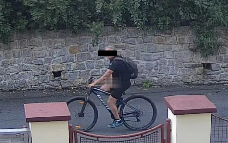Masturbujícího cyklistu, který obtěžoval ženy v ulicích lázeňského města, dopadli policisté po osmi dnech v Plzni
