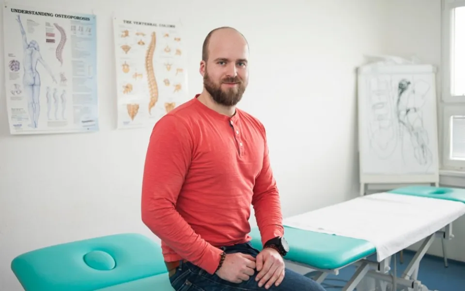 Všeobecně ubývá pohybu dětí. Chybí jim nejen nachozené kroky, říká fyzioterapeut Michal Peroutka.