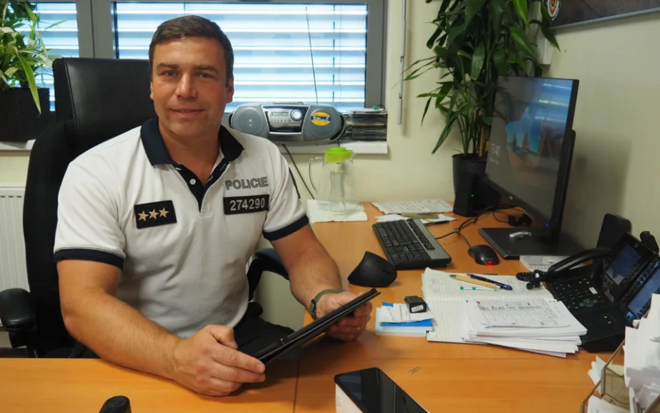 Stabilita zaměstnání byl jeden z hlavních důvodů, proč jsem se stal policistou, říká vedoucí „družstva krajských dopraváků“ z Karlových Varů.