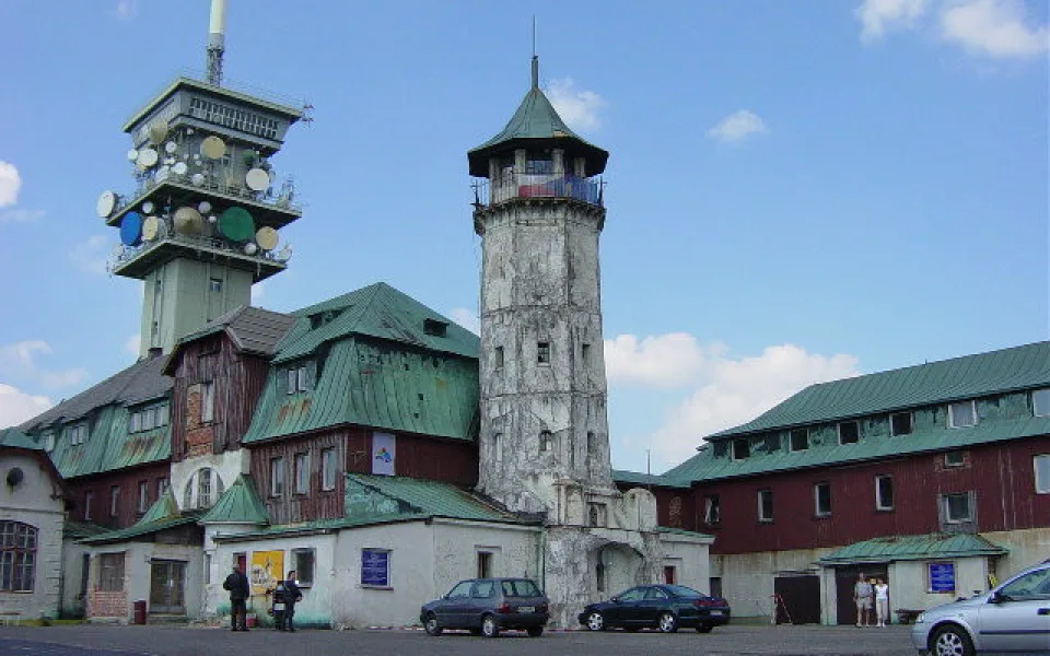 O pronájem chátrajícího hotelu Klínovec na Božím Daru má zájem Sokolovská uhelná
