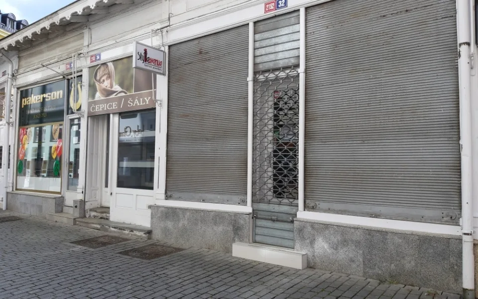 Karlovarské tržní krámky mají po koronavirové krizi znovu nájemce, chystá se i jejich rekonstrukce
