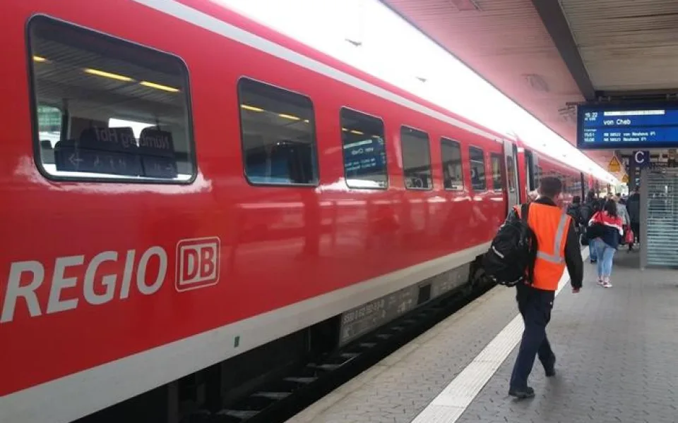 Vedení Chebu se nelíbí zrušení přímého spoje do německého Norimberka
