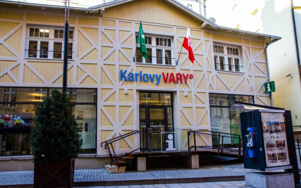 Karlovarské infocentrum v Lázeňské se nově přesune do Varšavské ulice
