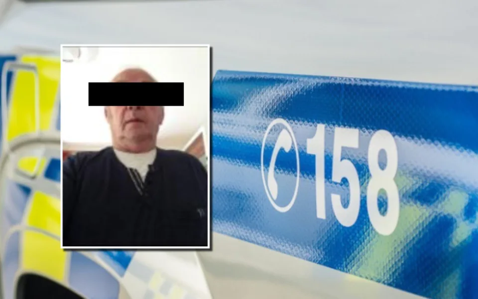 Policisté pátrali po muži, zůstalo po něm jen nastartované auto
