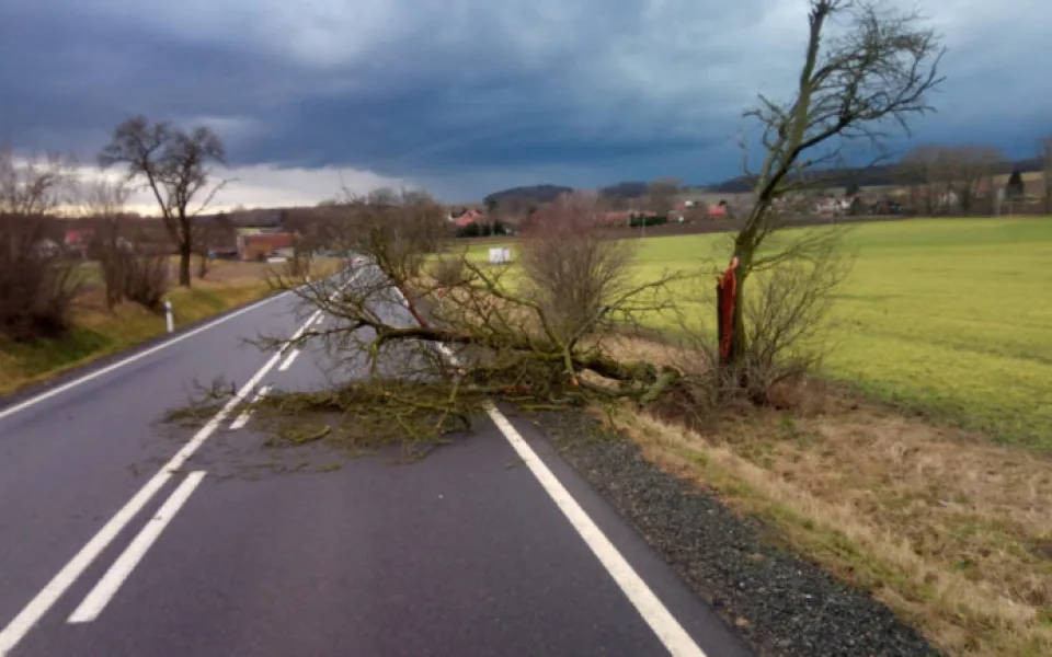 Karlovarský kraj zasáhne velmi silný vítr, varují meteorologové