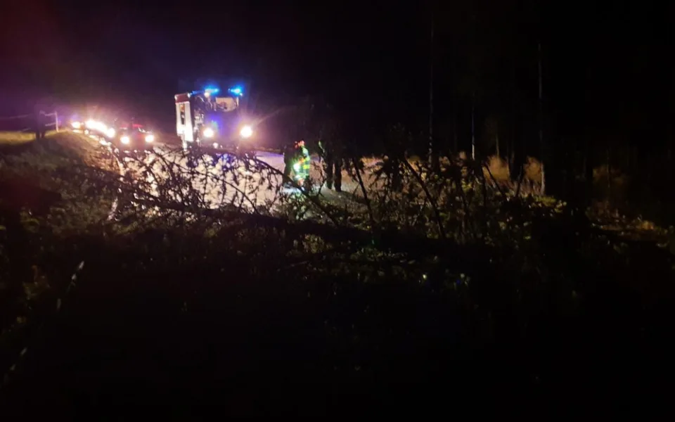 Západočeské hasiče zaměstnává počasí, ne požáry stromků či adventních věnců.