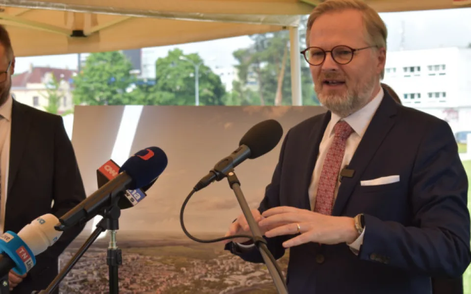 Fiala spojil ve vánočním projevu příští rok s nadějí, opozice proslov kritizuje