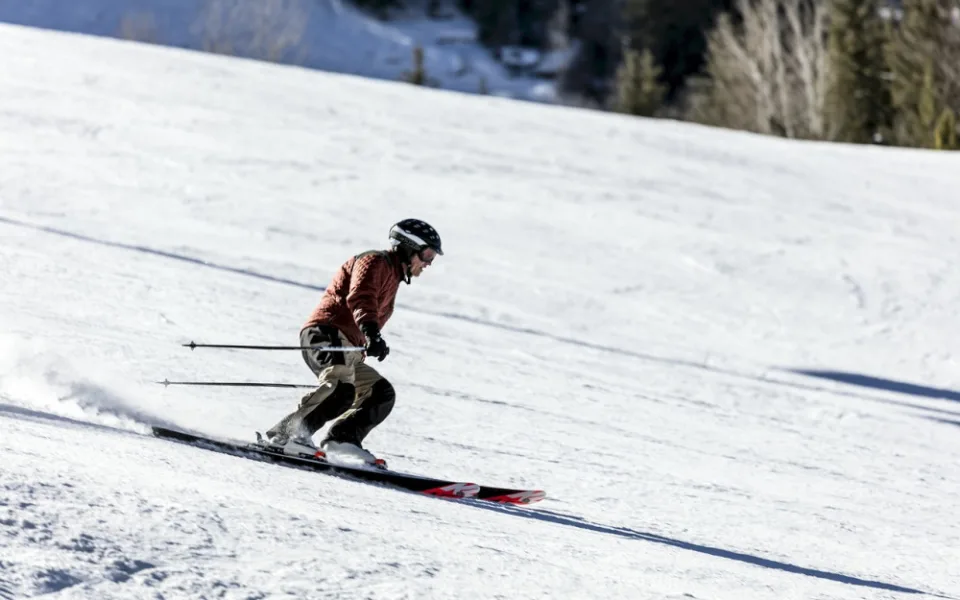 size4-15510433058181-124-skiing-3728676-1280