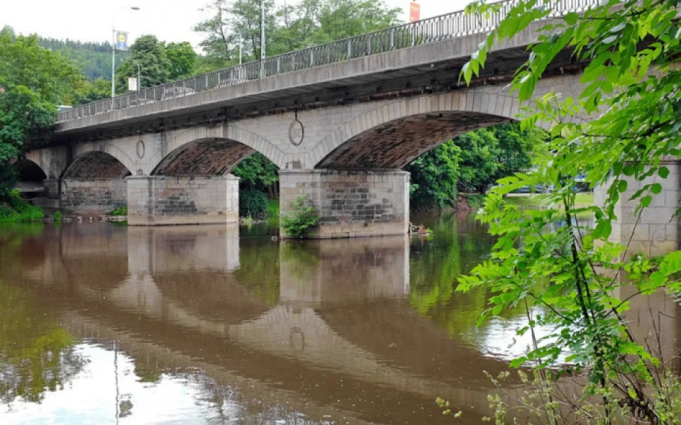 Karlovy Vary v roce 2024 opraví část Chebského mostu nad průtahem