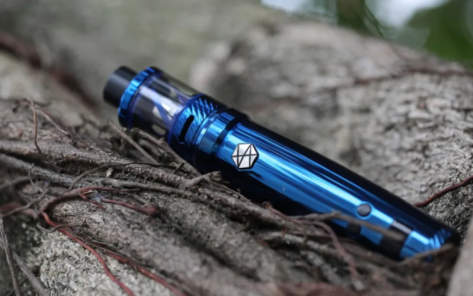 Použité e-cigarety do klasických kontejnerů nepatří. Přes 80 procent kuřáků je ale nerecykluje