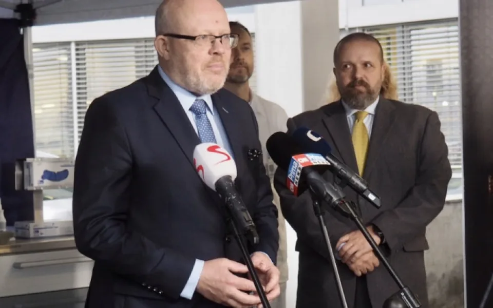 Do půl roku otevřeme komplexní onkologické centrum v Karlovarském kraji, řekl Válek