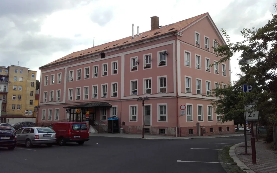 Aš chce koupit budovu hlavní pošty, poštovní služby tam zůstanou zachované.