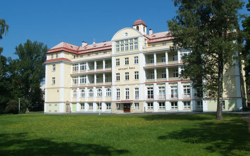 Nejstarší hotelová škola v republice se dočká nové střechy za 12 milionů korun