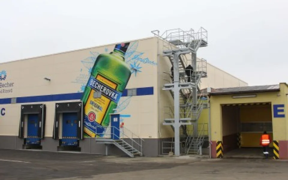 Karlovarská Becherovka už definitivně patří polské nápojářské skupině Maspex
