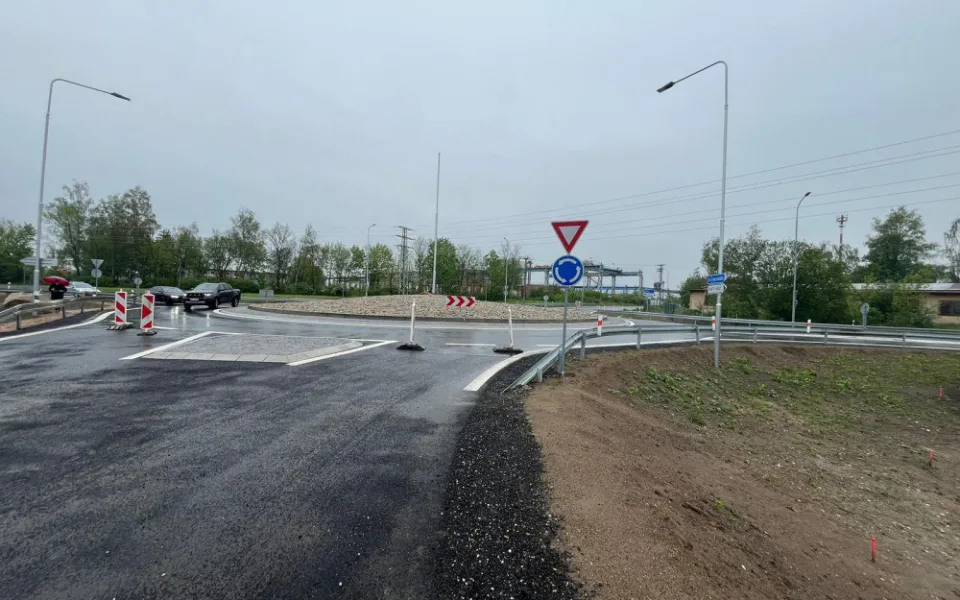 Přestavba křižovatky z Chebu na Podhrad je po roce kompletní. Modernizace byla levnější, než se čekalo