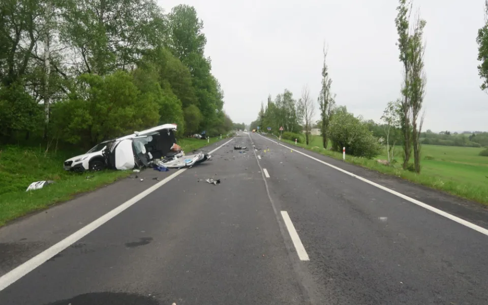 Tragickou nehodu u Andělské hory nepřežil jeden člověk