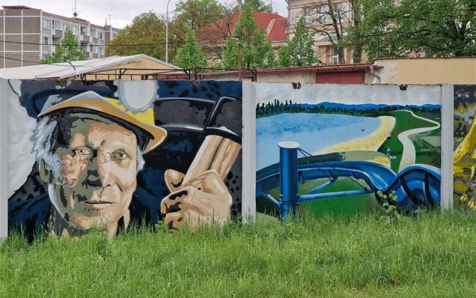 vandal poškodil graffiti