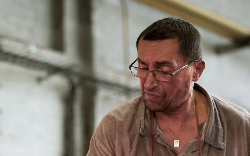 Sklář Zdeněk Drobný obdržel francouzský rytířský Řad umění a literatury
