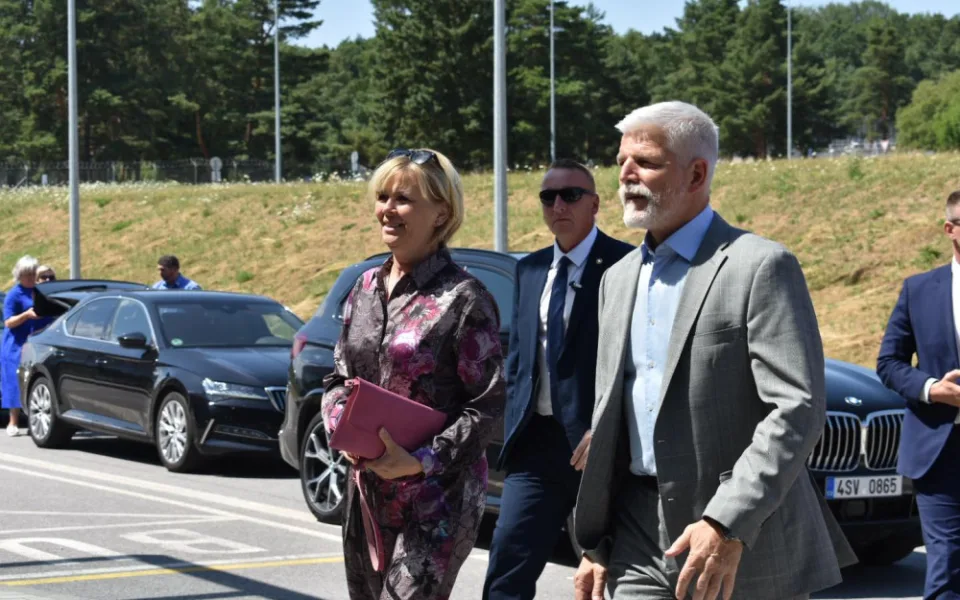 Prezident Petr Pavel zahájí dvoudenní návštěvu Karlovarského kraje debatou s občany