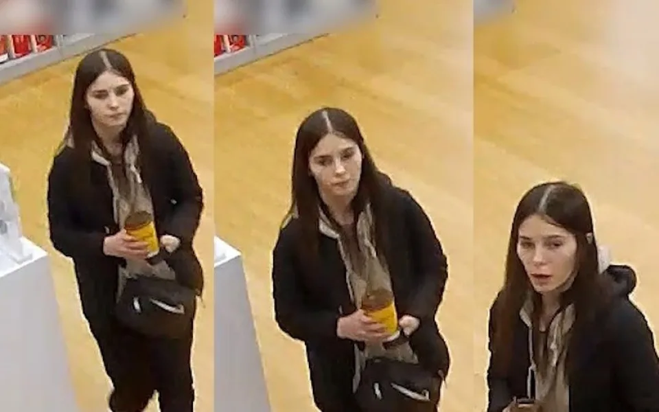 Policisté pátrají po totožnosti ženy ze záběru kamery v souvislosti s vyšetřováním internetového podvodu