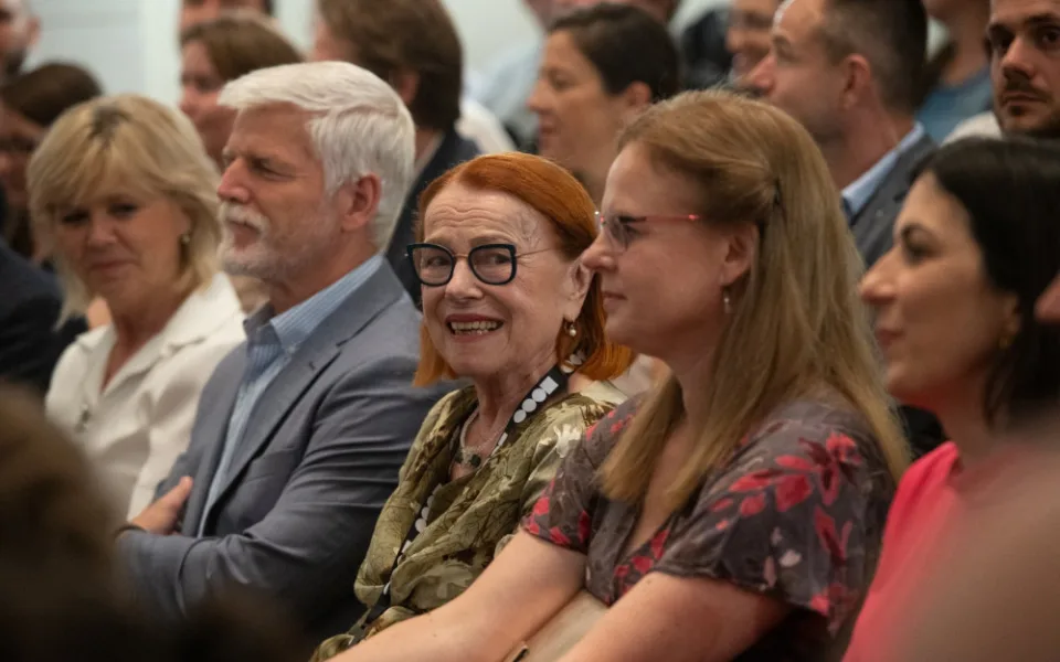 Iva Janžurová uvedla ve Varech dokument své Janžurka, projekci si nenechal ujít ani prezidentský pár