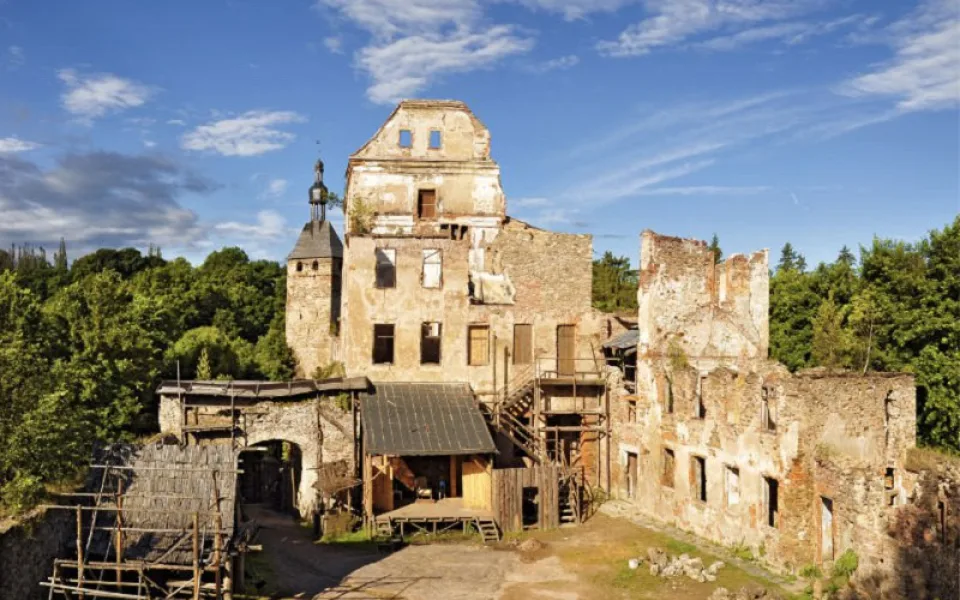 Archeologové zkoumají parkánové zdi na hradě Hartenberg na Sokolovsku