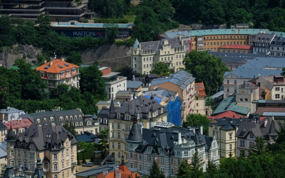 Karlovy Vary umístí výsuvné sloupky do Vřídelní ulice, omezí dopravu v lázeňské zóně