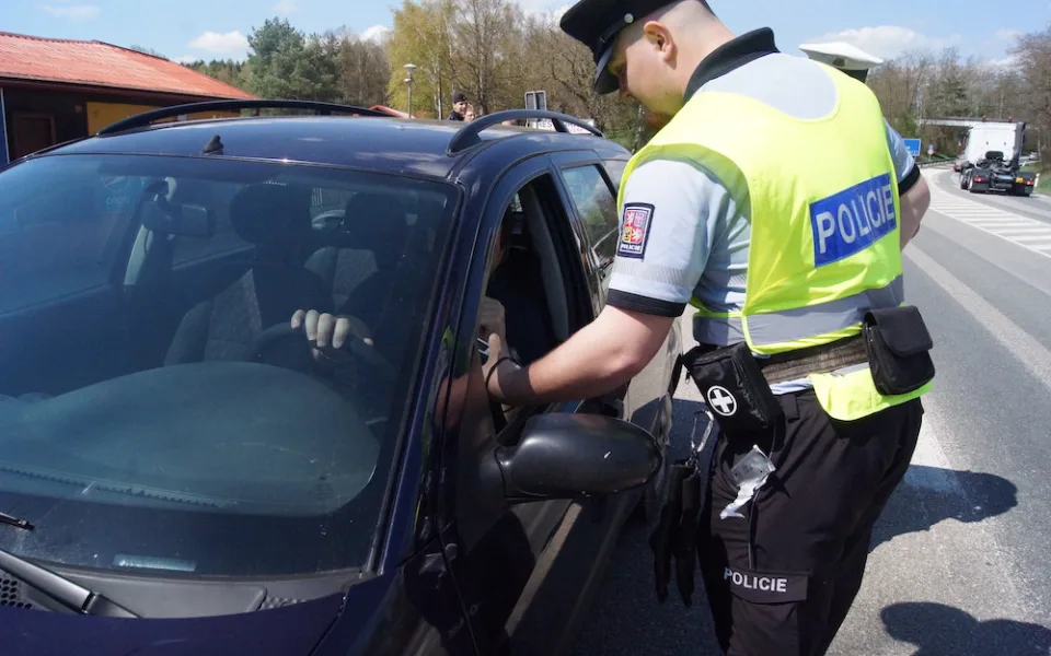 Policisté v Karlovarském kraji dnes zintenzivnili kontroly na silnicích