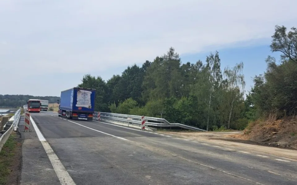 Most po hrázi přehrady Jesenice u Chebu je s předstihem znovu průjezdný