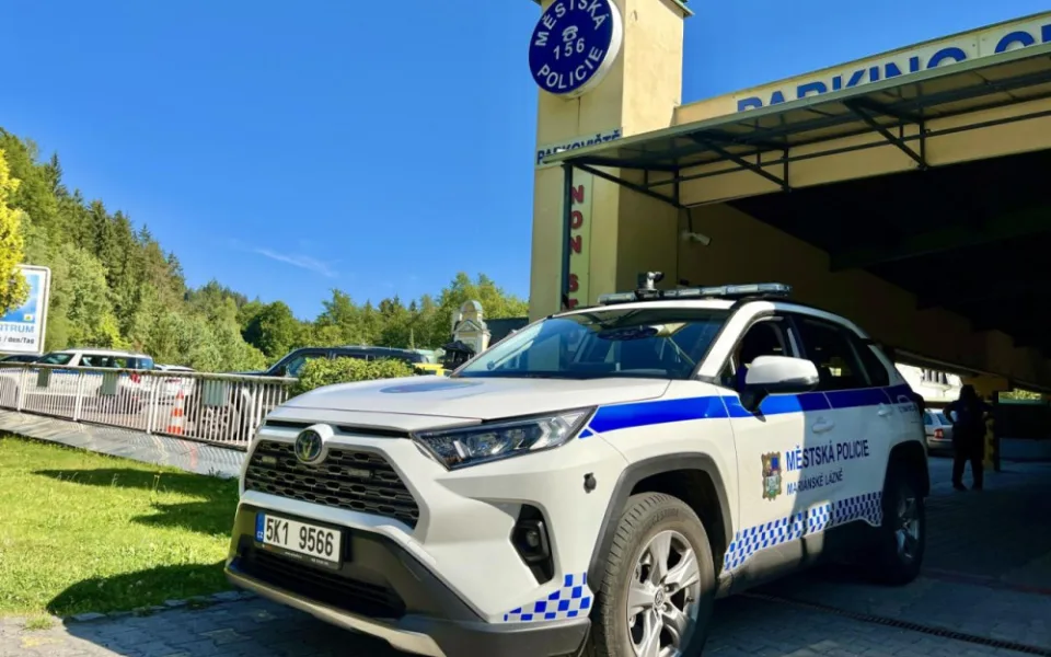 V Mariánských Lázních začala fungovat linka 156 pro volání na městskou polici