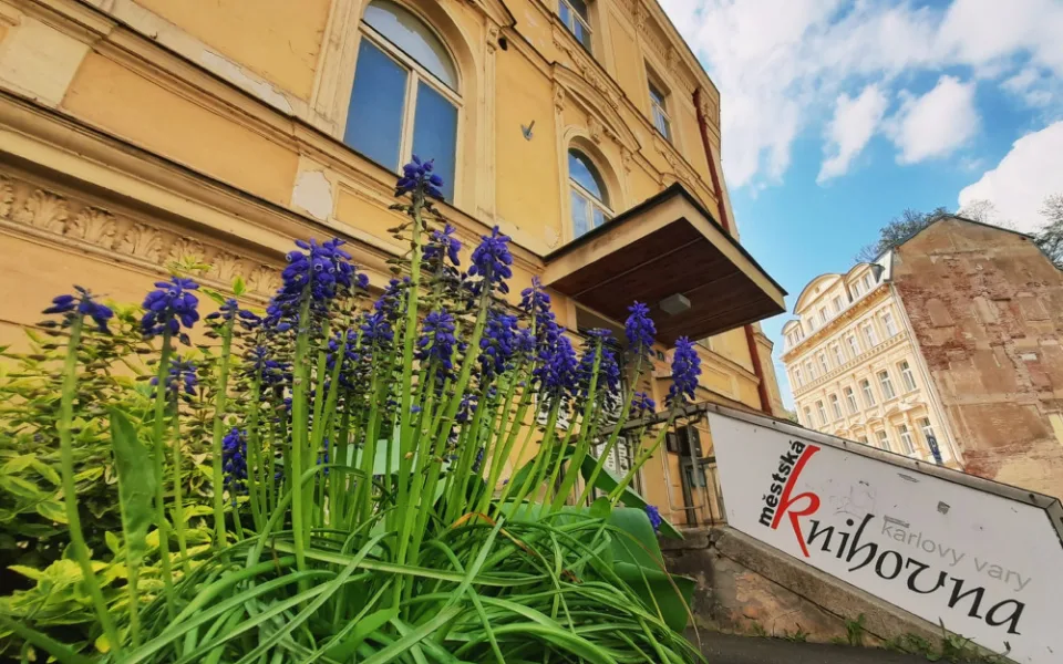 Karlovy Vary chtějí přestavět knihovnu na Růžovém vrchu na komunitní centrum