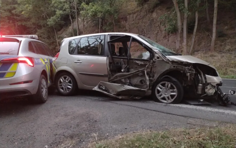 Takto dopadl osobák po střetu s hasičskou cisternou a policejním vozem