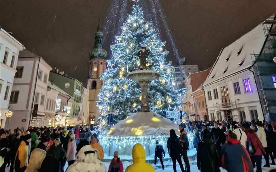 Vánoční program v Sokolově přináší novinky i osvědčené tradice, město bude mít dva tradiční stromky
