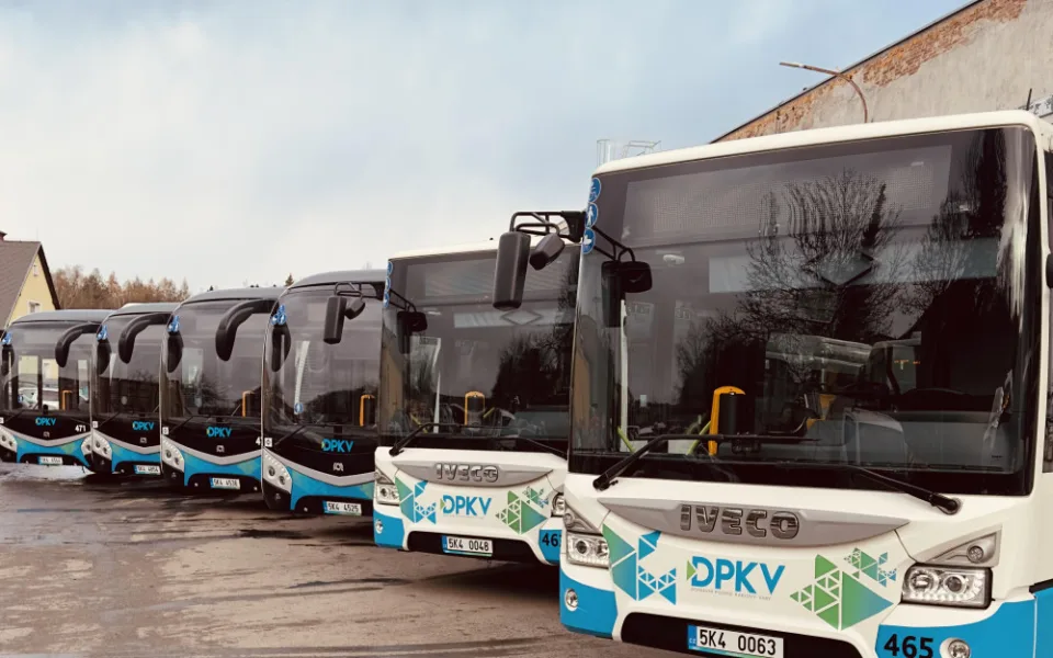 Dopravní podnik Karlovy Vary opět omlazuje vozový park o 10 nových ekologických autobusů