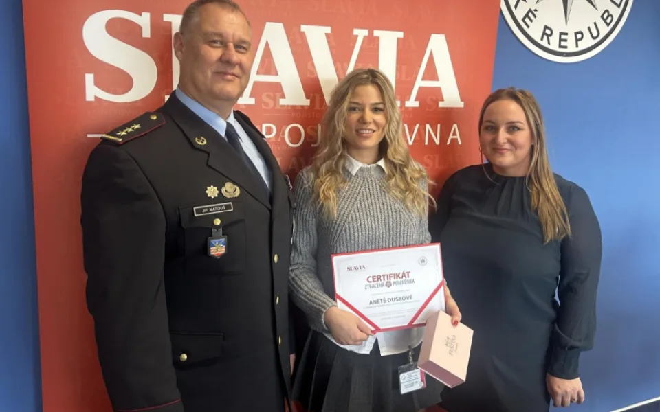 Ztracenou pomněnkou byla oceněna nálezkyně malého autisty. Aneta Dušková našla chlapce u silnice