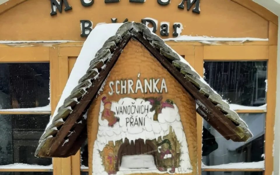 Z Božího Daru opět chodí Ježíškova pošta. Přání a pohlednice s originálním razítkem míří do celého světa