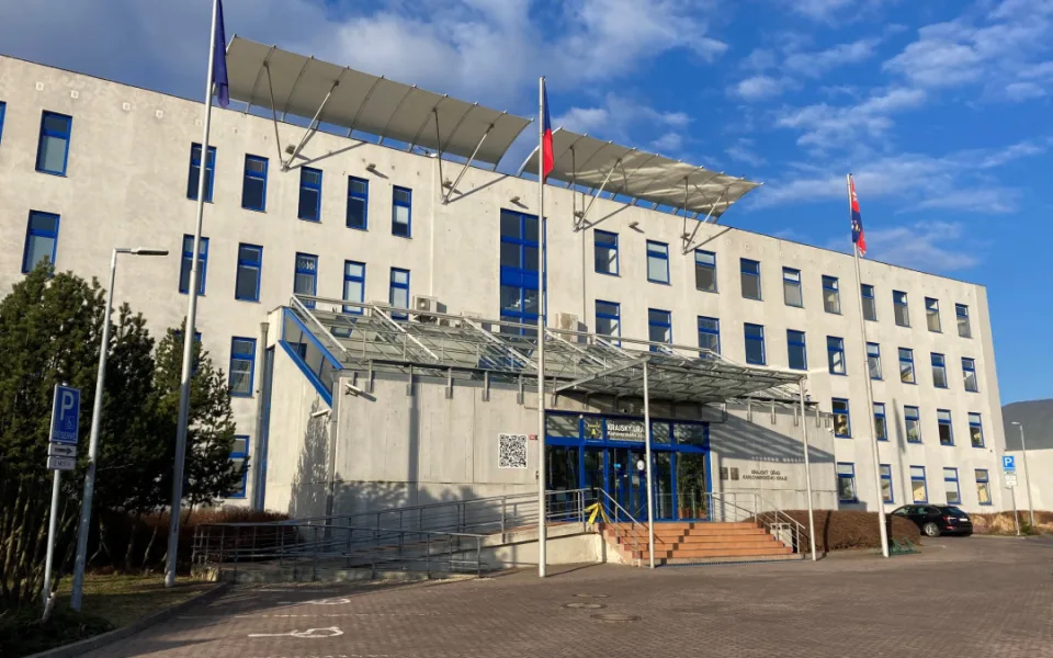 Karlovarský kraj schválil rozpočet na rok 2025 s deficitem 1,7 miliardy korun