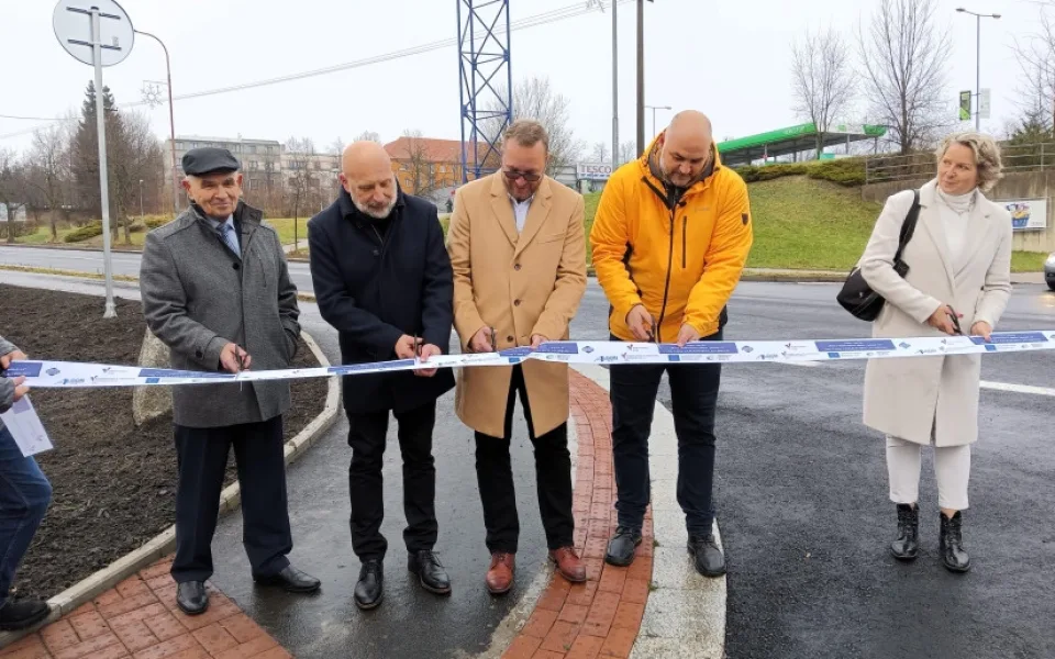 V Aši se vrátila doprava na průtah městem modernizovaný za 139 milionů korun