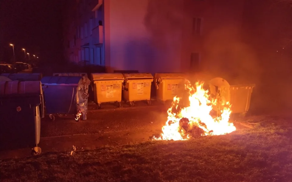 Bilance silvestrovské noci: Hasiči řešili 19 událostí, výjezdy záchranářů se zvýšily o 20 procent